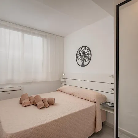 Domo De Centro, Centro Di